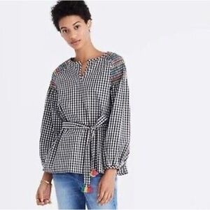 Madewell Embroidered Gingham Top. Size Large. Gently used. Good condition